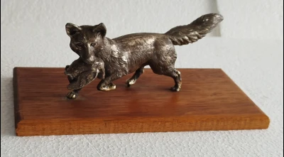 Lisica sa pticom figura