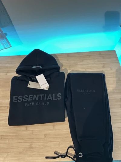 Essentials kompleti